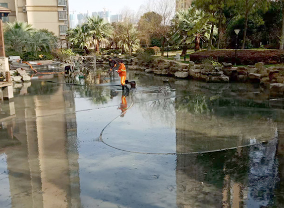 南华景观池淤泥清理