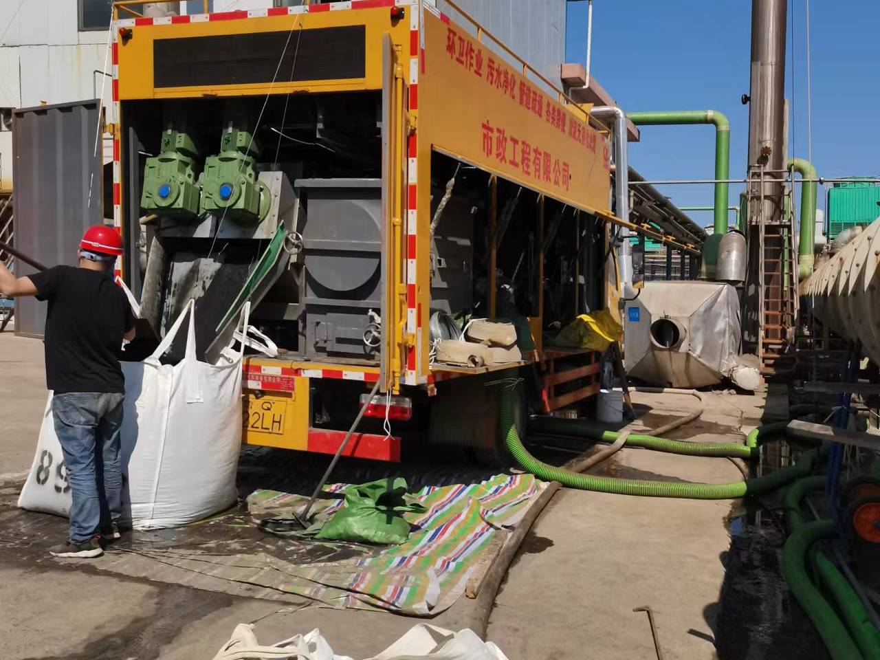 南华淤泥压干处理